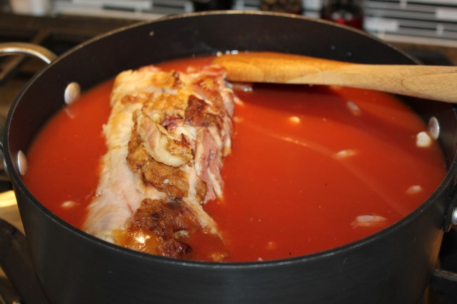 Combine beans, broth, tomatoes and ham bone