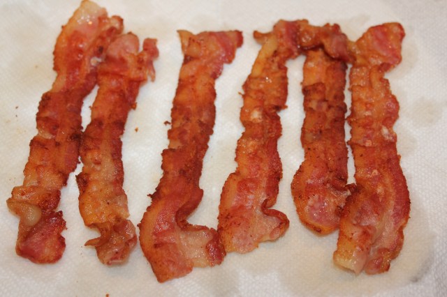 bacon on paper towels