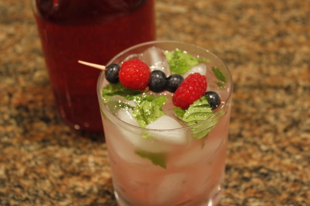 Kel's Berry Berry mojito