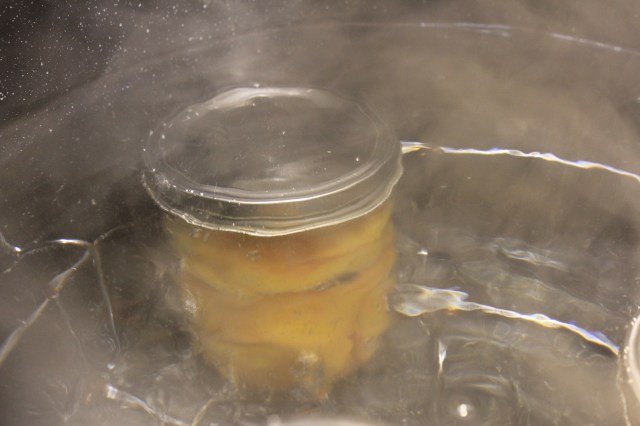 Process peaches in waterbath