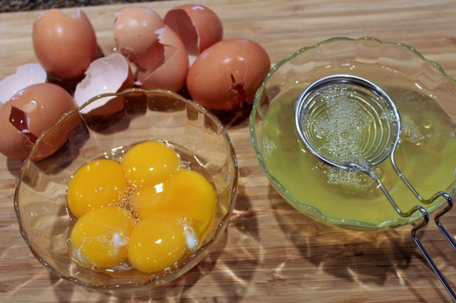 Pampered Chef egg separator