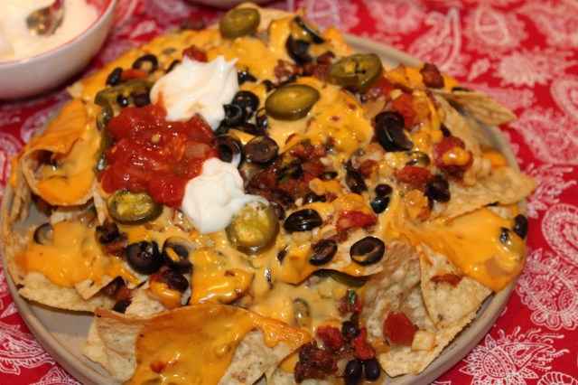 Cheesy chorizo nachos