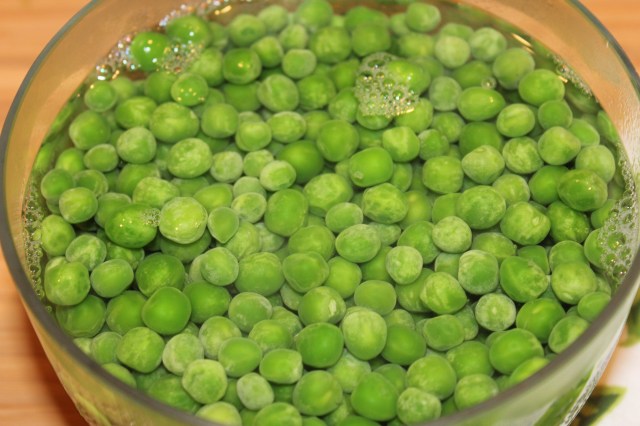 Cover peas with hot liquid