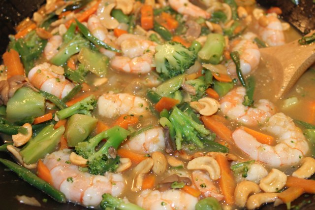 stir-in-cashews-and-sauce