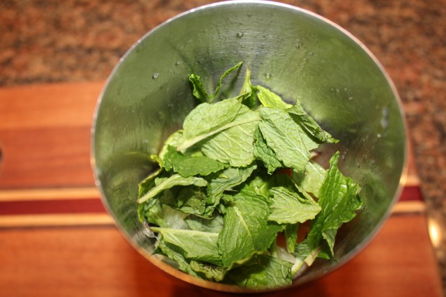 add-mint-leaves-to-saker