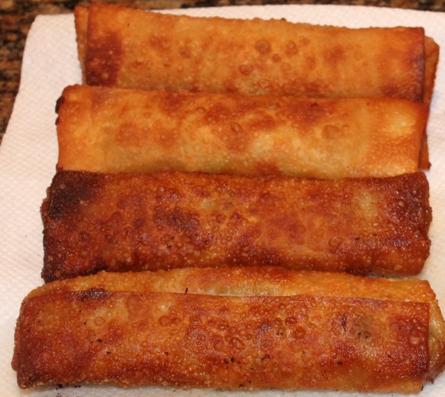 drain-egg-rolls-on-paper-towels