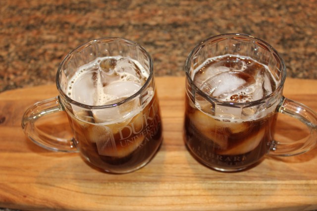 Pour coffe mixture into mugs